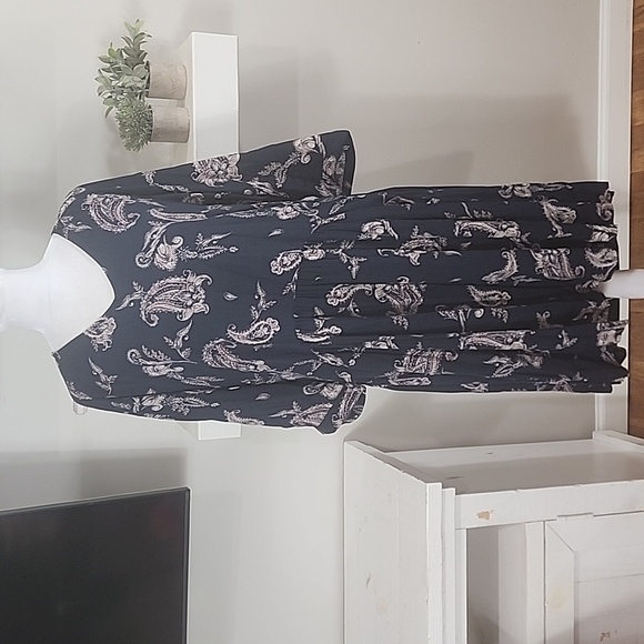 Garnet Hill Paisley Print Roll Tab Sleeve Scoop V-Neck Dress With Pockets - Picture 1 of 11